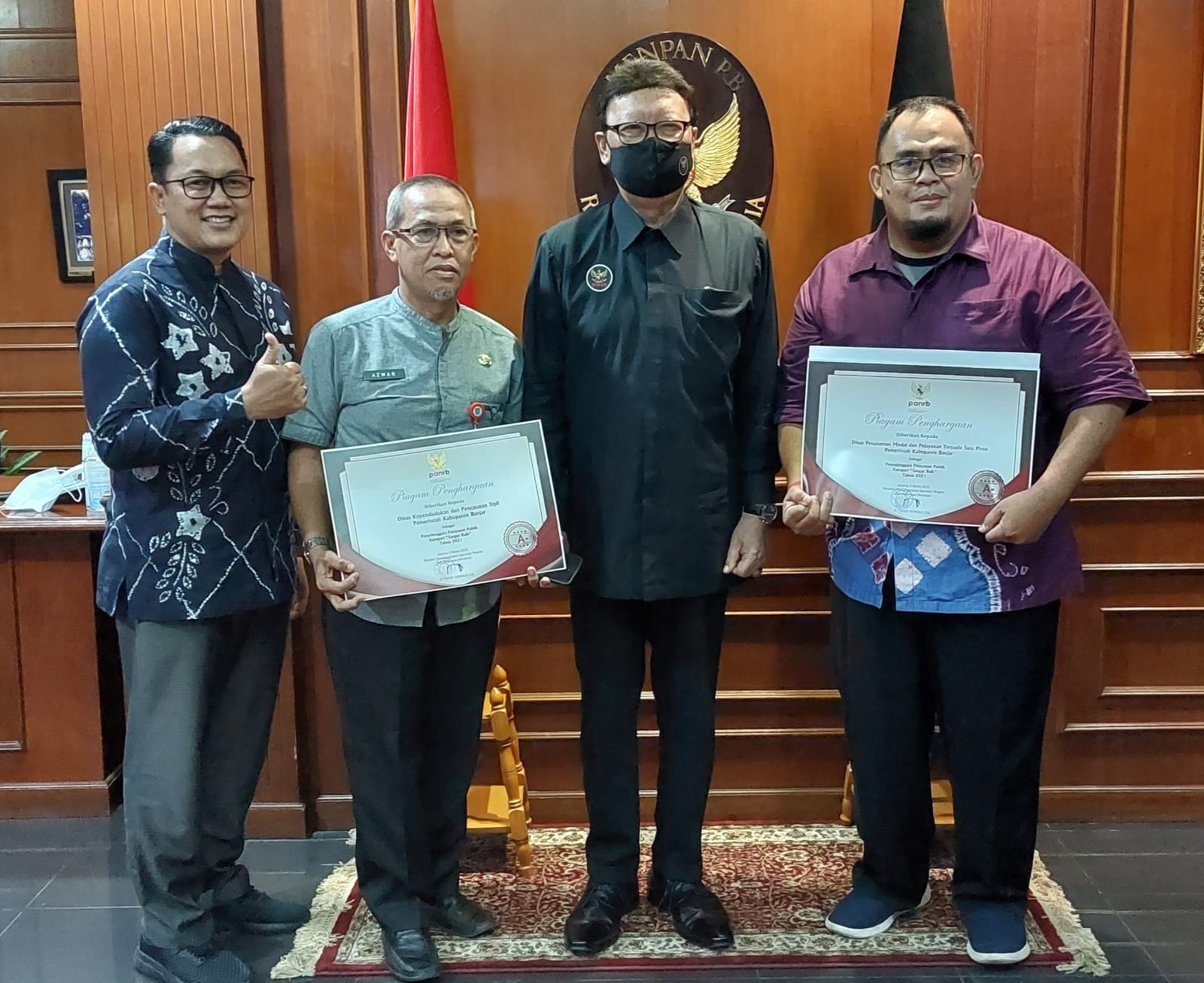 PENYERAHAN HASIL EVALUASI PELAYANAN PUBLIK TAHUN 2021